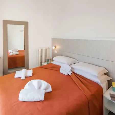 Teresa Hotel *